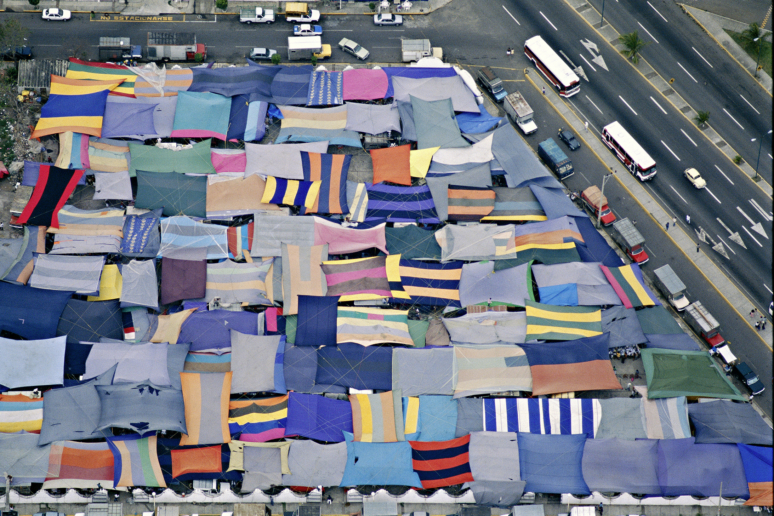 Georg Gerster, Movable market in Veracruz, Mexico, 1997
Inkjet printed with pigmented Epson Ultra Chrome K3, on Epson Exhibition Fiber Paper
100 x 150 cm
Edition of 8 + 2 AP