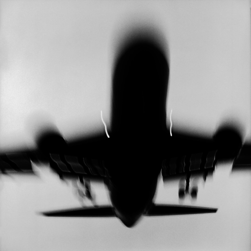 Frank Schramm, 4 Boeing 757 landing at Zurich International Airport, Kloten, August 25, 1994
Printed on silver bromide archival black and white photographic paper
75 x 75 cm / Edition of 10 
50 x 60 cm / Edition of 20