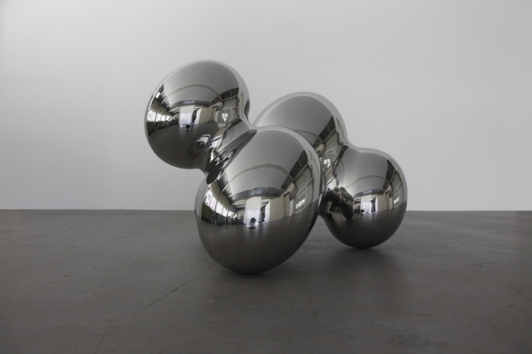 Carlo Borer, 428, Cloud 8, 2013
76 x 62 x 48 cm 
Wrought Stainless Steel, polished
Edition of 7