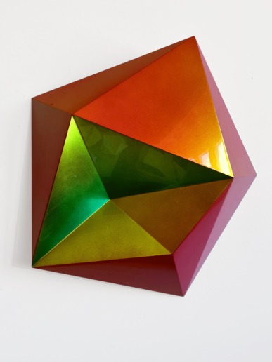 Hanna Roeckle, Antares, 2023
Lacquer on SWISSCDF
60 x 60 x 12 cm 