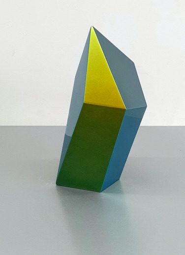 Hanna Roeckle,Scurit greengold, 2021/2022
Lacquer on SWISSCDF
32 x 17 x 20 cm
Edition of 2