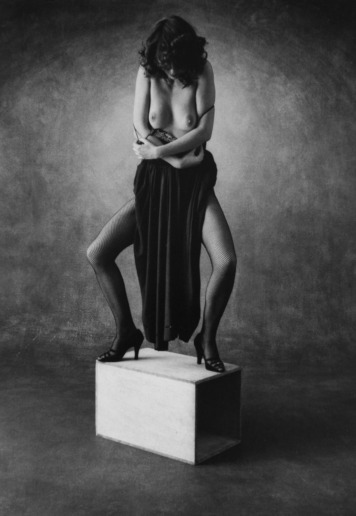 Christian Vogt, Yvonne II, 1981
Vintage gelatin silver print
15,5 x 10,5 cm (image) / 24,5 x 19,5 cm (sheet)
Signed, dated, titled by photographer recto