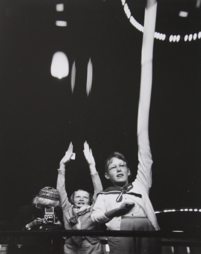 Imogen Cunningham, Self Portrait with Grandchildren in S.F Funhouse, 1955
Vintage gelatin silver print, mounted on cardboard, printed later
17,8 x 22,2 cm (image)
Signed, dated on mount by photographer verso and labeled (title, date, address) recto