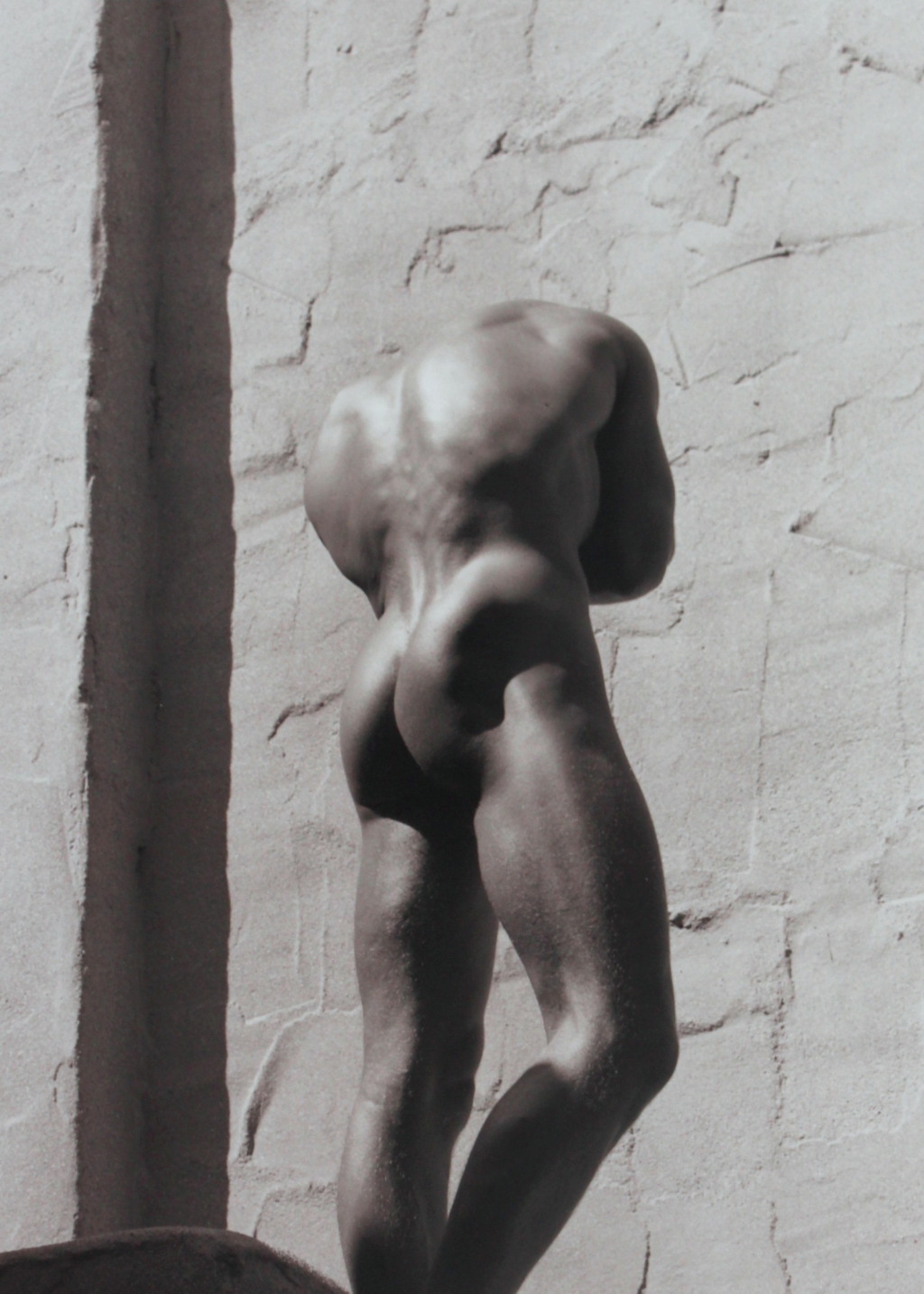 Herb Ritts (USA, 1952 - 2002)
Headless Nude, Silverlake 1984“
18.5 x 12.5 cm / 7.4 x 4.9 in
Gelatin silver print
Edition 6/25
