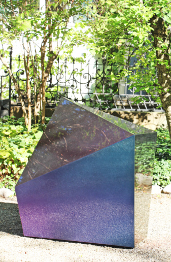 Hanna Roeckle, Pyrit Blue, 2016
Lacquer on GRP
105 x 95 x 84 cm