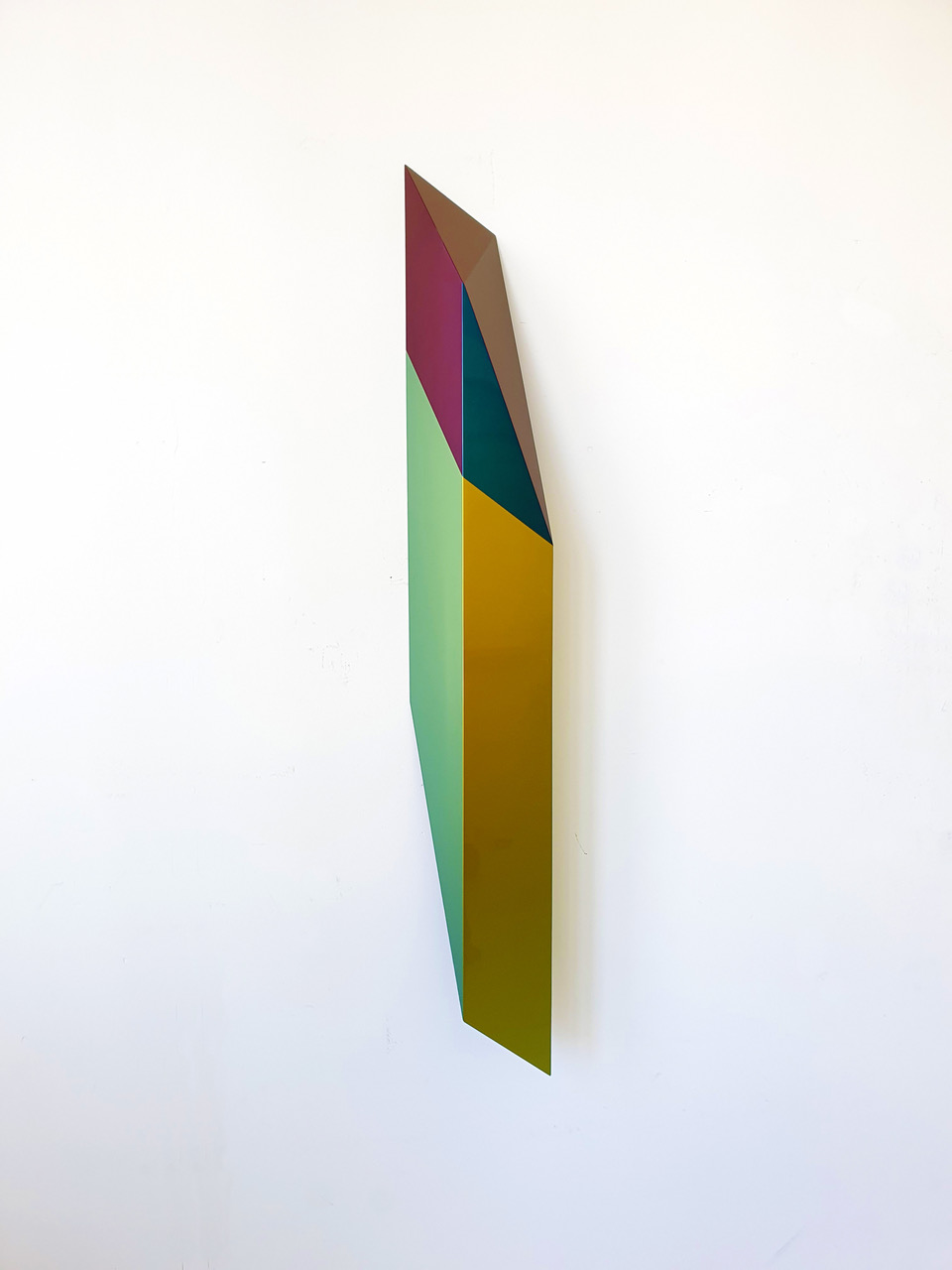 Hanna Roeckle, Crystalline Needle B, 2021
Lacquer on SWISSCDF
140 x 23,8 x 13,7 cm
