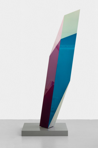 Hanna Roeckle, Crystalline Needle XL Blue, 2021
Lacquer on GRP 
240 x 53 x 40 cm