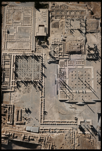 Georg Gerster, Persepolis, 1976
Inkjet printed with pigmented Epson Ultra Chrome K3, on Epson Exhibition Fiber Paper
150 x 100 cm
Edition of 8 + 2 AP