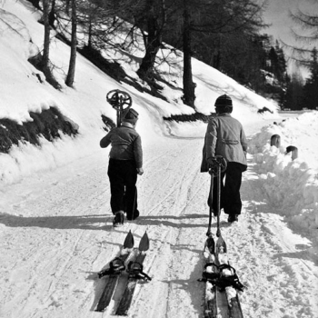 Rudlf Grass, Kinder mit Ski am Ofenpass