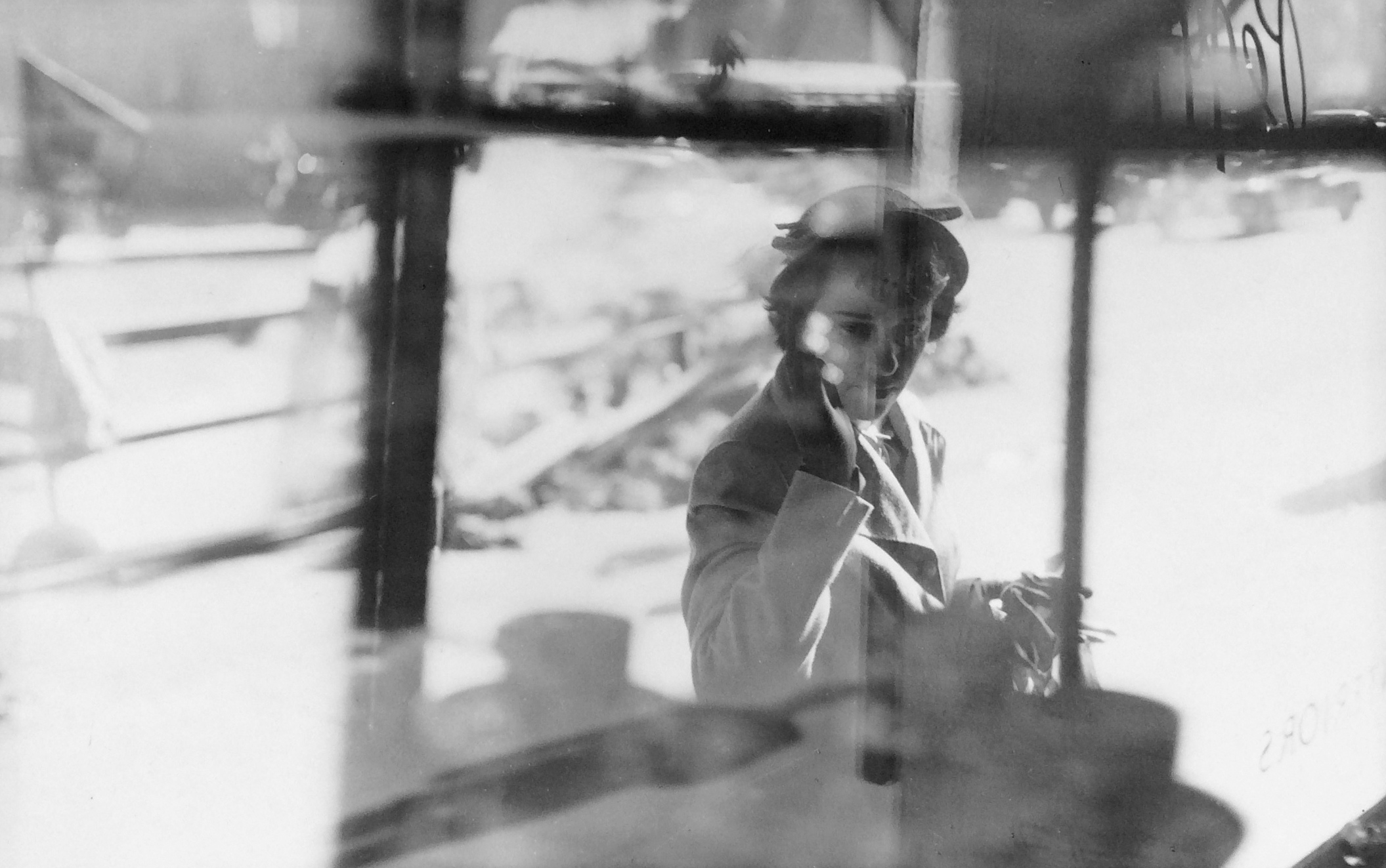 Saul Leiter, Exacta, 1948
Vintage gelatin silver print 
27, 7 x 35,5 cm
Signed and dated by photographer verso