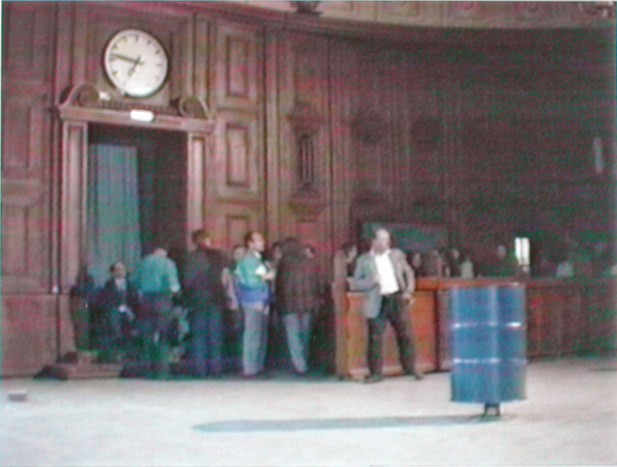 Roman Signer, Performance, Kunst-Buffet Badischer Bahnhof Basel, 1989
6 Video-Outprints
Edition of 30