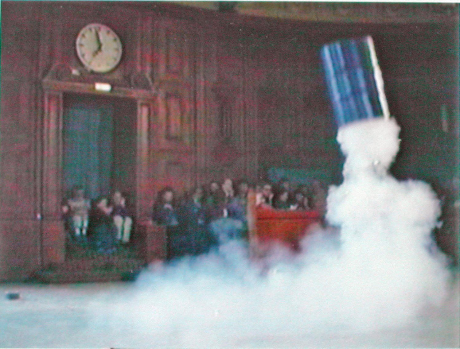 Roman Signer, Performance, Kunst-Buffet Badischer Bahnhof Basel, 1989
6 Video-Outprints
Edition of 30