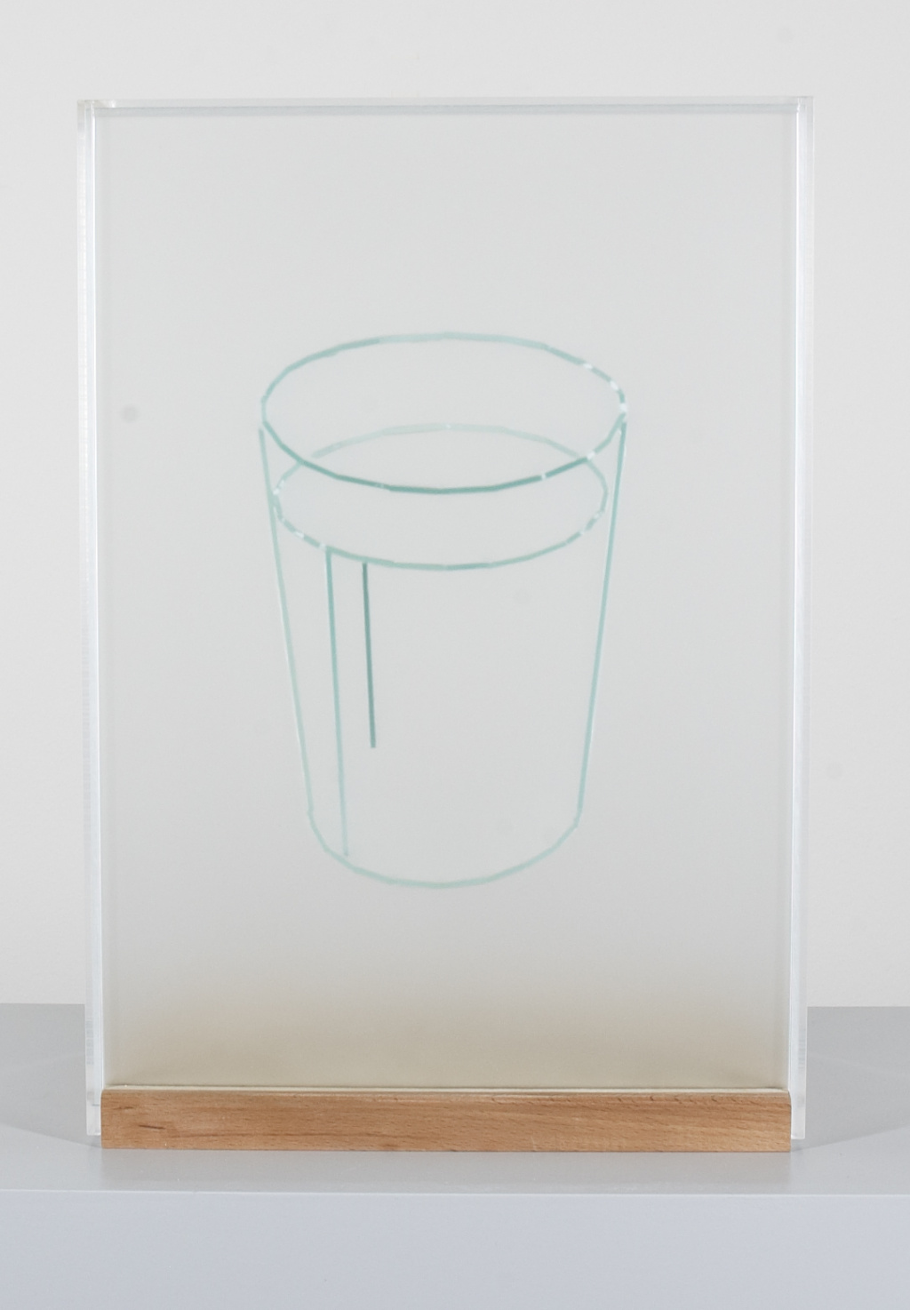 Hugo Suter
Zeichnung (Glas). 2002
Glas, Holz, Plexiglas, Wood, Glass, Plexy
40 x 27,5 x 15 cm 